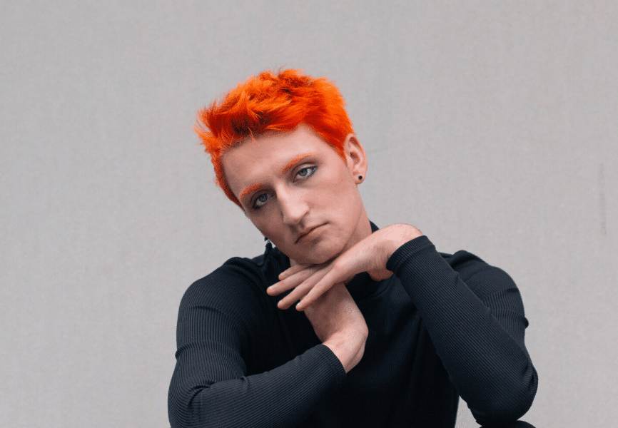MA in WRD alumnus Riley Yaxley graduated this last quarter (AQ19) and has been making a name for themselves in the Chicago art scene. We recently spoke to Riley to learn more about their work in art communications.